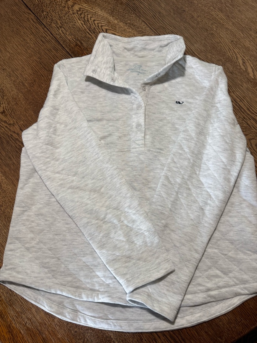 Vineyard Vines women’s Light Gray Quilted sweatshirt